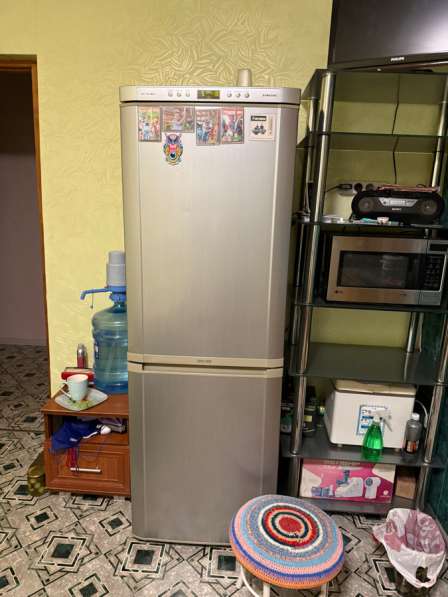 Стеклянный стеллаж