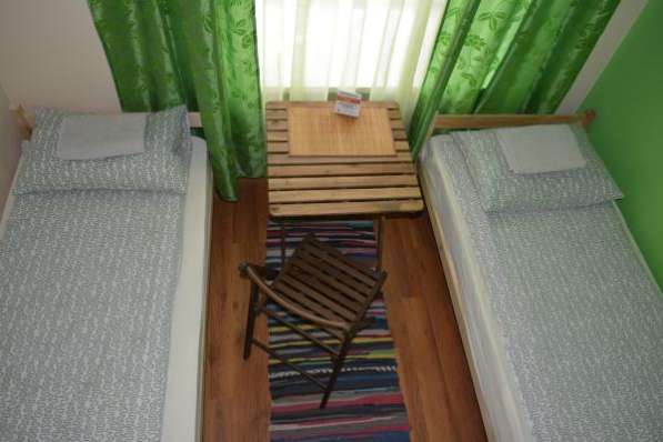 Honeycomb hostel предлагает проживание в общих и отдельных номерах в уютной домашней обстановке