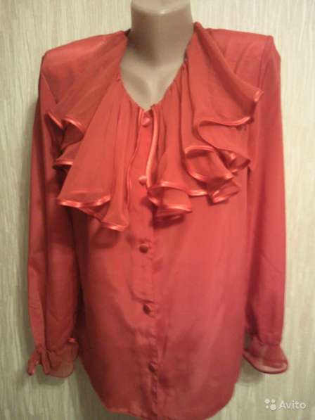Шелкавая блузка красного цвета. Белая Блузка