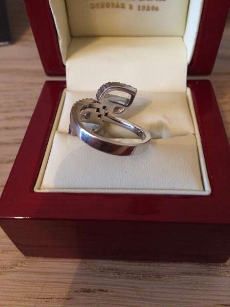 Оригинальное бриллиантовое кольцо в Москве