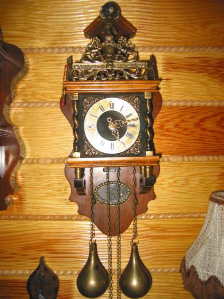 Старинные настенные голландские часы с боем в фото 3