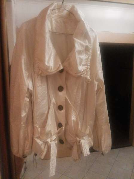 Продам куртку ветровку кремового цвета б/у 48-50 размер в Москве фото 3
