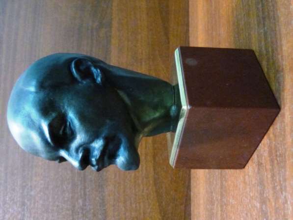 Бюст В. И. Ленина, на постаменте Скульптор   в Москве фото 7