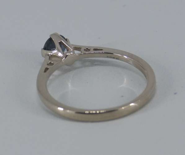 Золотое кольцо с глубоким-синим Сапфиром Ф 5 мм в Москве