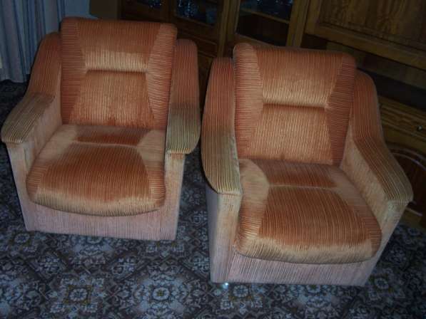 Мягкие кресла из румынского гарнитура
