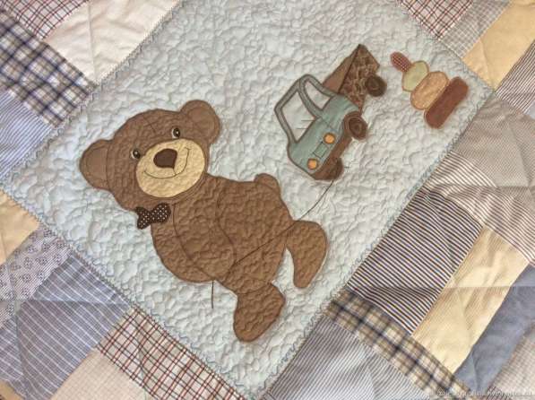 Детское лоскутное одеяло «Мишутка с машинкой» в Омске фото 4