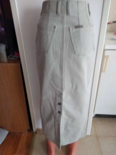 Новая джинсовая юбка на пуговицах серого цвета 26 размера в Пятигорске фото 17
