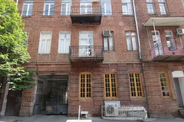 Квартира в центре Тбилиси, у метро Руставели в фото 3