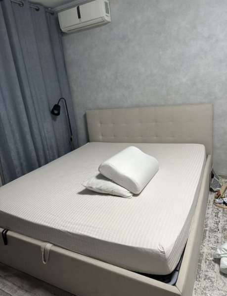 Продаю кровать с матрасом