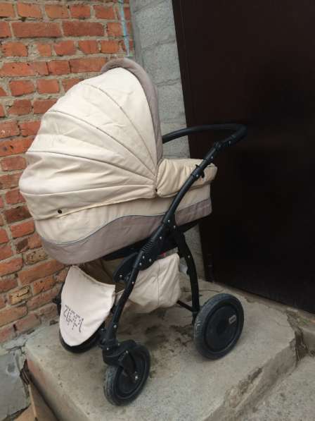 Детская коляска в Азове