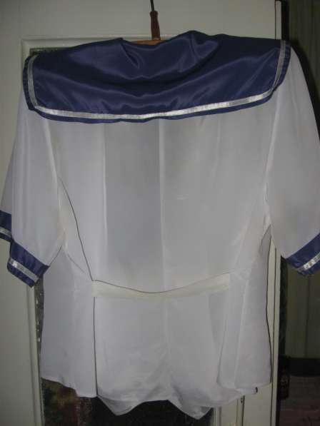 Блузка белая с синим воротником 50 размер в 