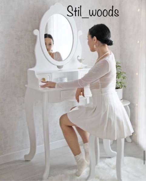 Туалетный столик с зеркалом “Белоснежка 3»