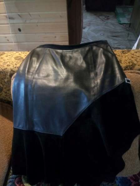 Куртка кожаная с меховой подстежкой и юбкой в Красноярске фото 3