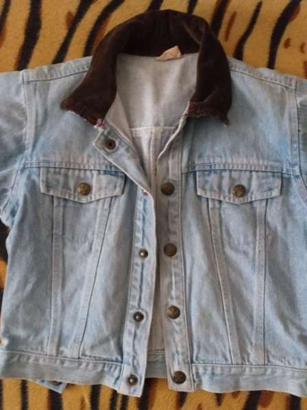 Куртка джинсовая на мальчика 2-3года, б. у в фото 3