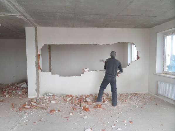 Демонтаж полов, стен, перегородок в Новосибирске
