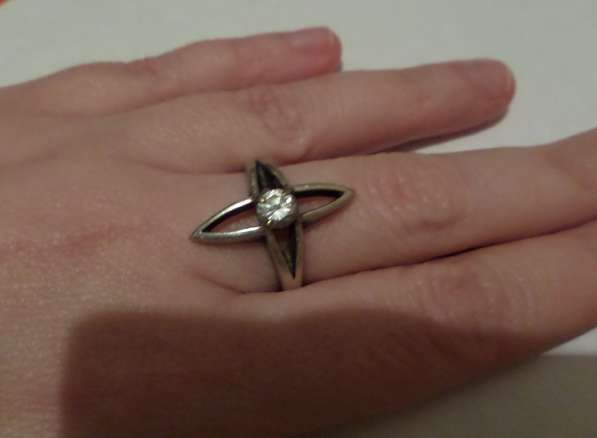 Серебряное кольцо с фионитом
