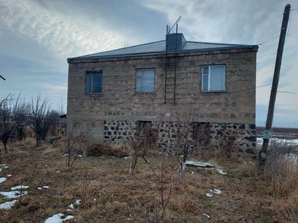 Продается собственный, двухэтажный домв Армении. А в фото 3