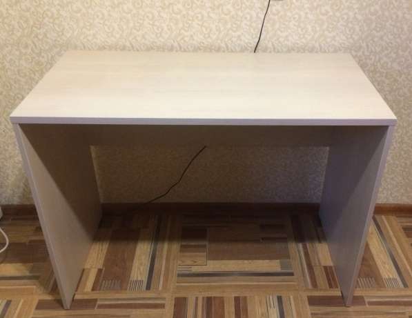 Письменный стол 105х53 см в Протвино