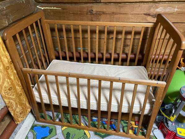 Детская кровать с маятником