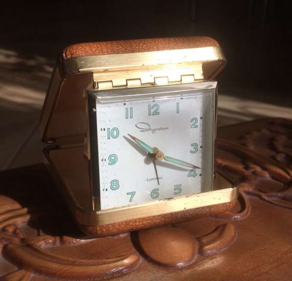 Часы-будильник дорожный в Калининграде