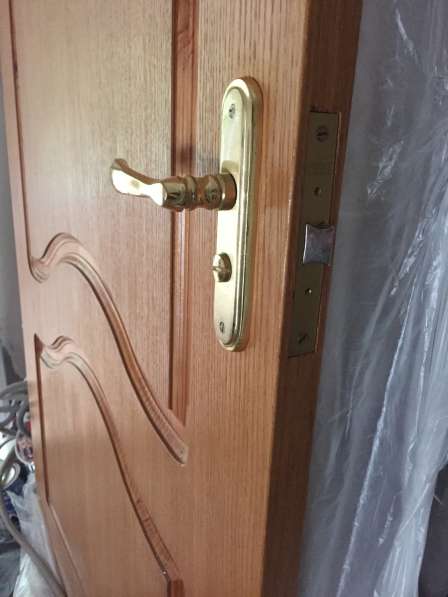 Межкомнатная дверь из массива дуба б/у в Москве фото 4