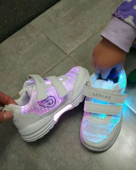 Детские кроссовки с подсветкой в Рославле фото 6