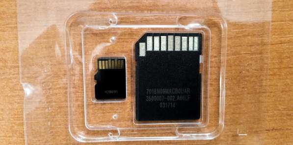 Карты памяти Micro SDHC, SD-адаптер и адаптеры Sony в фото 4