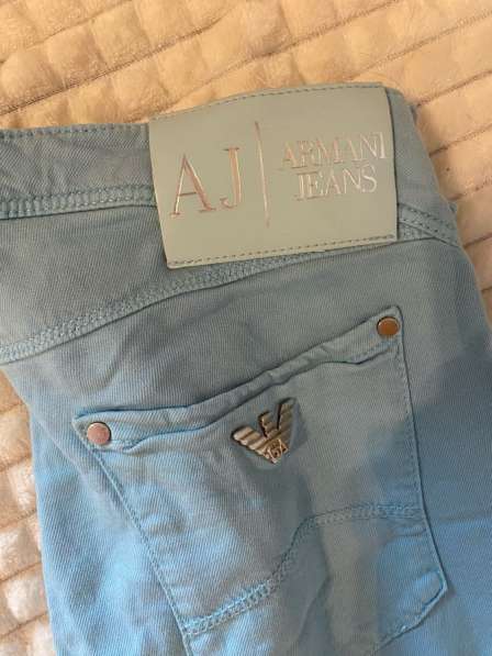 Джинсы Armani