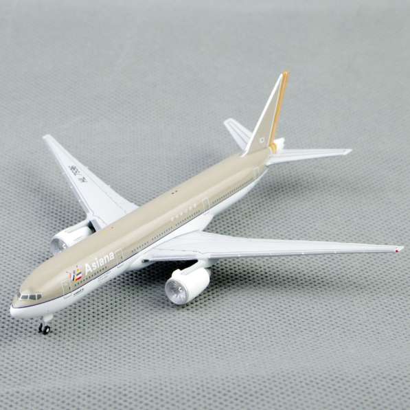 Модель самолёта Boeing 777-200 Asiana Airlines