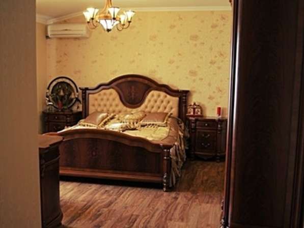 Сдам трехкомнатную квартиру в Ростове-на-Дону. Жилая площадь 90 кв.м. Есть телефон, холодильник.