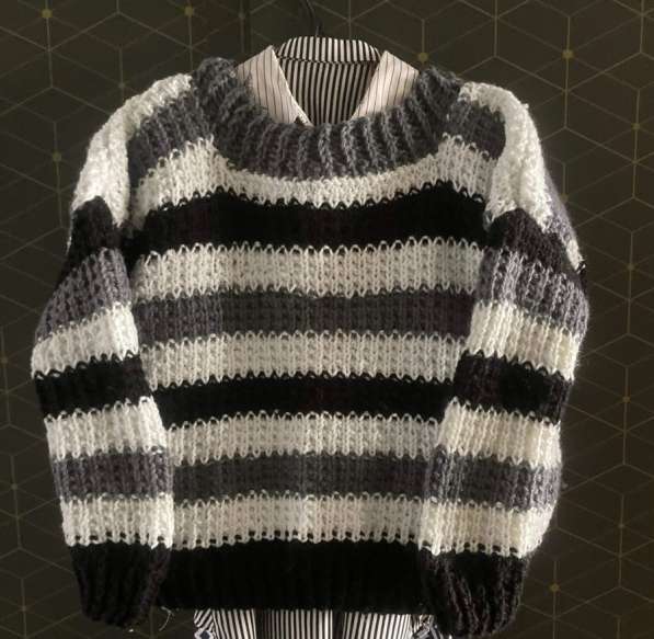 Женский джемпер ручной работы