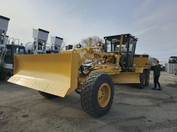 Грейдер SEM 922F AWD в Владивостоке
