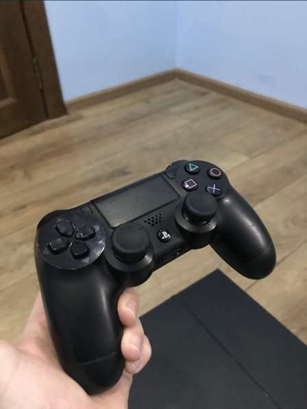 Продам PS4 в Москве