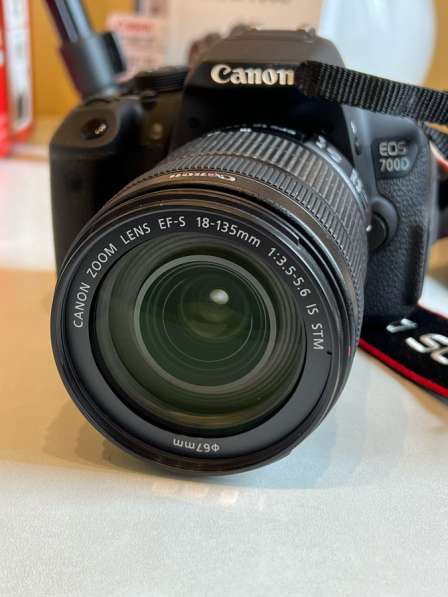 Зеркальный фотоаппарат Canon EOS 700D Kit
