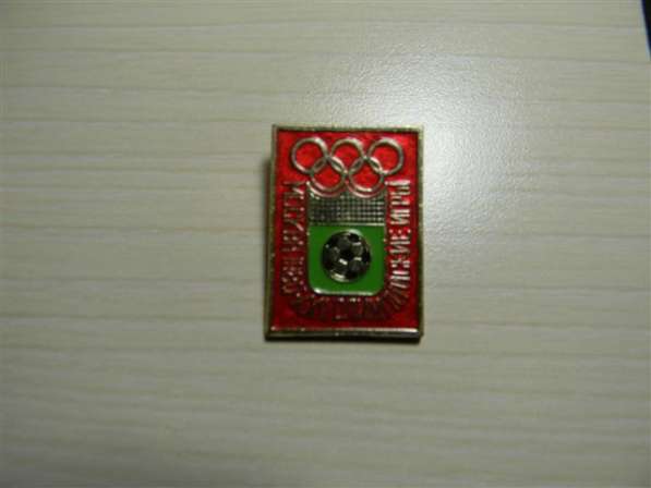 Значок. Олимпиада.Футбол.Ленинград, турнир, стадион.3 разных в фото 19