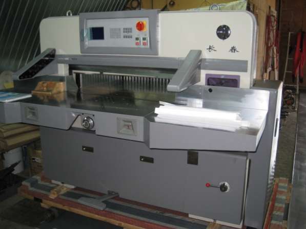 Гильотинная бумагорезальная машина QZKX 920