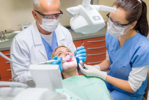 Вакансия медсестра помощник стоматолога в частную стоматолог
