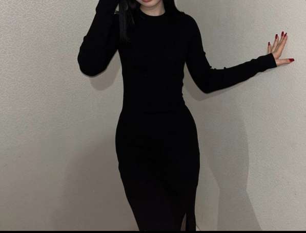 Красивое платье с разрезами