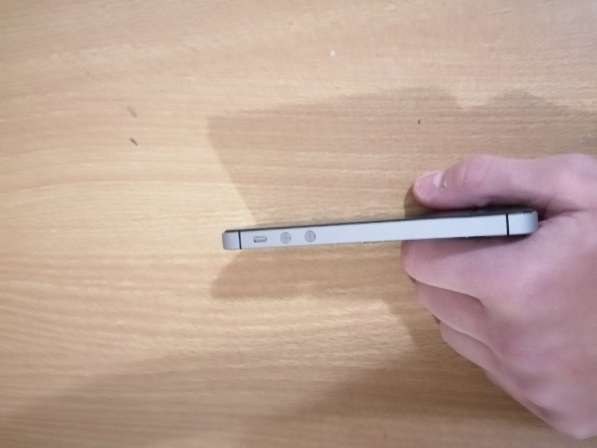 Продам iPhone 5s 16 в Хабаровске
