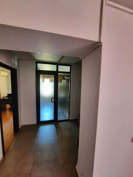 Сдаётся двух этажный офис, 208 кв.м, плюс подвальное помещен в фото 9