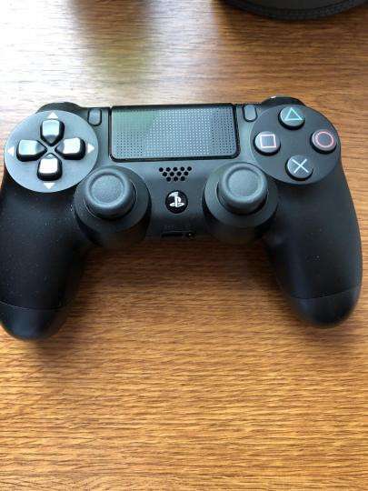 PlayStation 4 Pro в фото 4