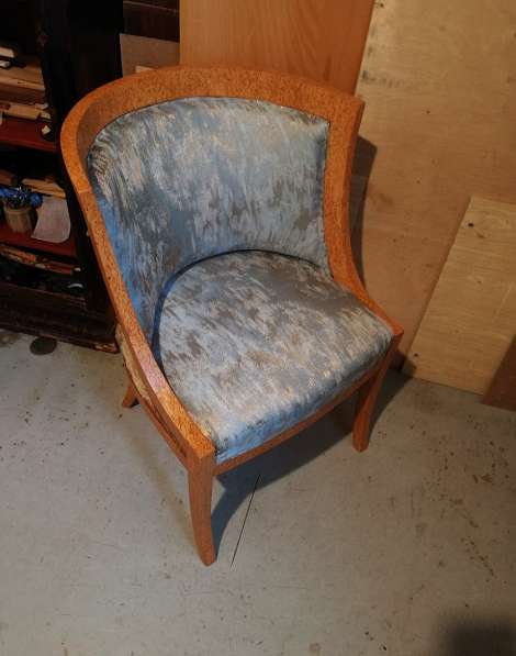 Старинные кресла карельской берёзы