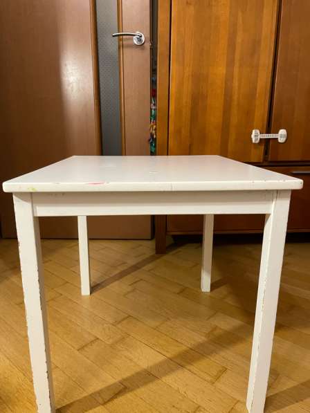 Продам стол с двумя стульчиками в Москве