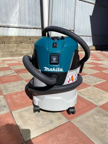 Продам пылесос Makita VC2512L