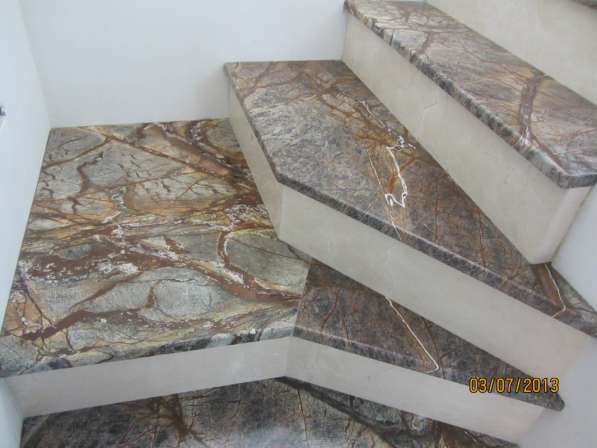 Лестницы из натурального камня мрамора и гранита в Подольске фото 9