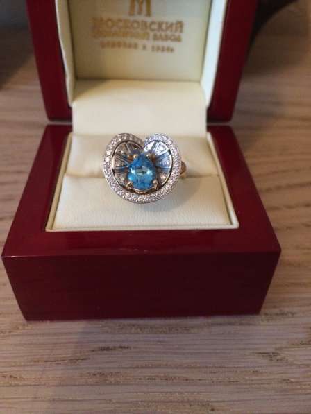 Роскошное кольцо с натуральным топазом и бриллиантами