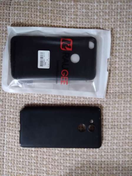 Продам чехол Huawei P8Lite в 