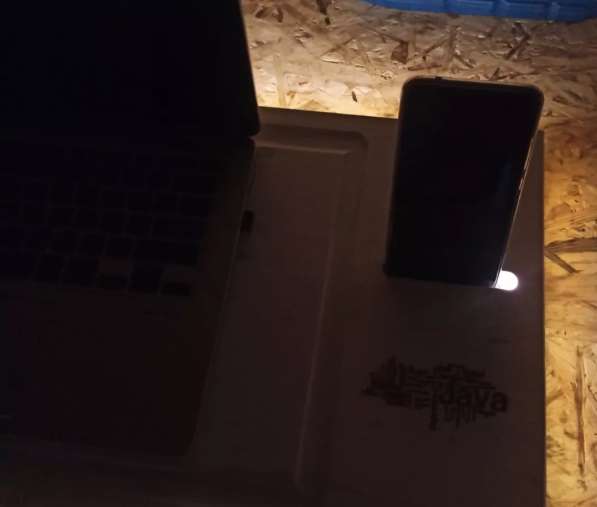 Подставка-столик под ноутбук с подсветкой в фото 5
