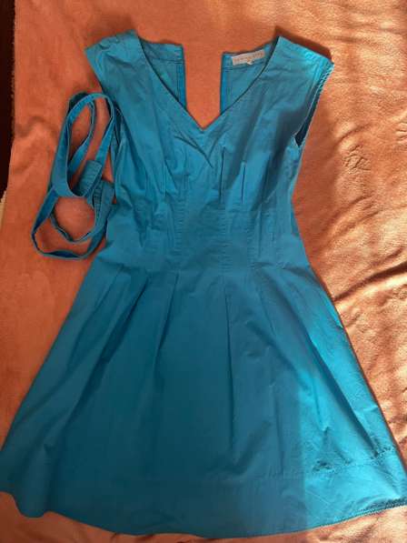 Голубое платье