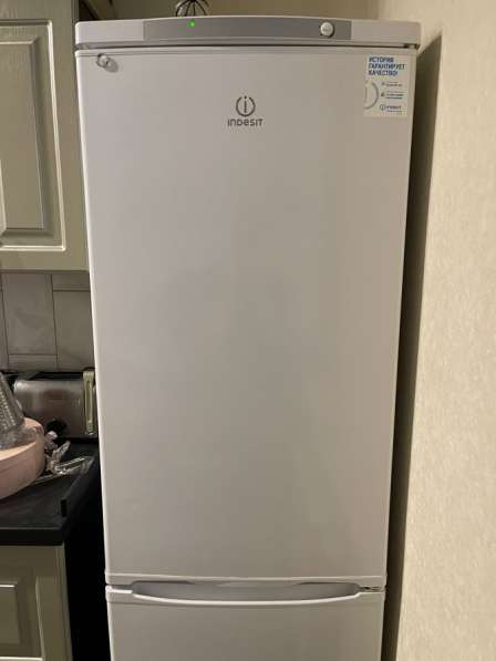 Холодильник двухкамерный indesit ES 18